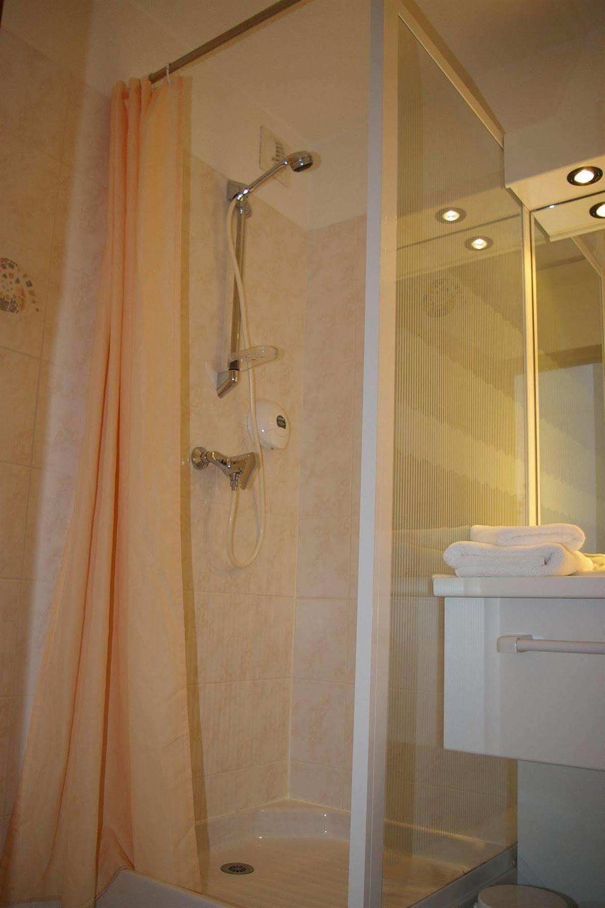 Hotel Restaurant L'Outa Терміньон Екстер'єр фото