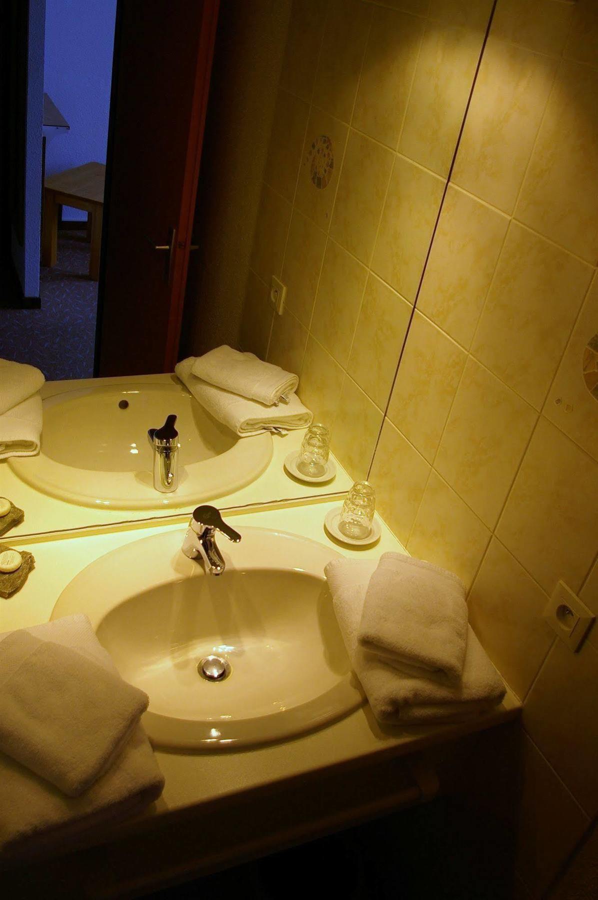 Hotel Restaurant L'Outa Терміньон Екстер'єр фото